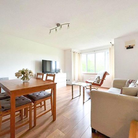 Lovely 2 Bedroom Flat With Free Parking, Great Transport Links To Central London, The Excel Centre, Canary Wharf And The O2! מראה חיצוני תמונה