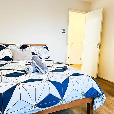 Lovely 2 Bedroom Flat With Free Parking, Great Transport Links To Central London, The Excel Centre, Canary Wharf And The O2! מראה חיצוני תמונה