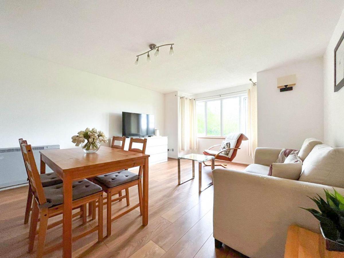Lovely 2 Bedroom Flat With Free Parking, Great Transport Links To Central London, The Excel Centre, Canary Wharf And The O2! מראה חיצוני תמונה