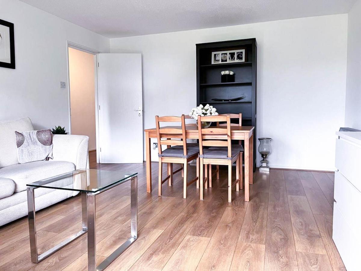 Lovely 2 Bedroom Flat With Free Parking, Great Transport Links To Central London, The Excel Centre, Canary Wharf And The O2! מראה חיצוני תמונה