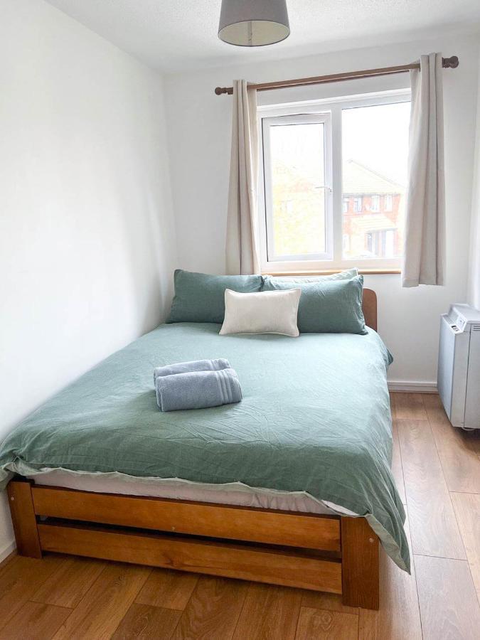 Lovely 2 Bedroom Flat With Free Parking, Great Transport Links To Central London, The Excel Centre, Canary Wharf And The O2! מראה חיצוני תמונה