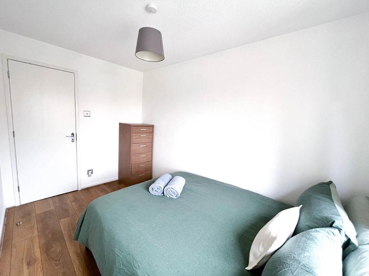 Lovely 2 Bedroom Flat With Free Parking, Great Transport Links To Central London, The Excel Centre, Canary Wharf And The O2! מראה חיצוני תמונה