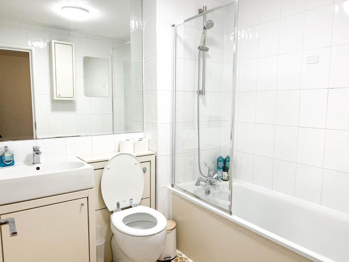 Lovely 2 Bedroom Flat With Free Parking, Great Transport Links To Central London, The Excel Centre, Canary Wharf And The O2! מראה חיצוני תמונה
