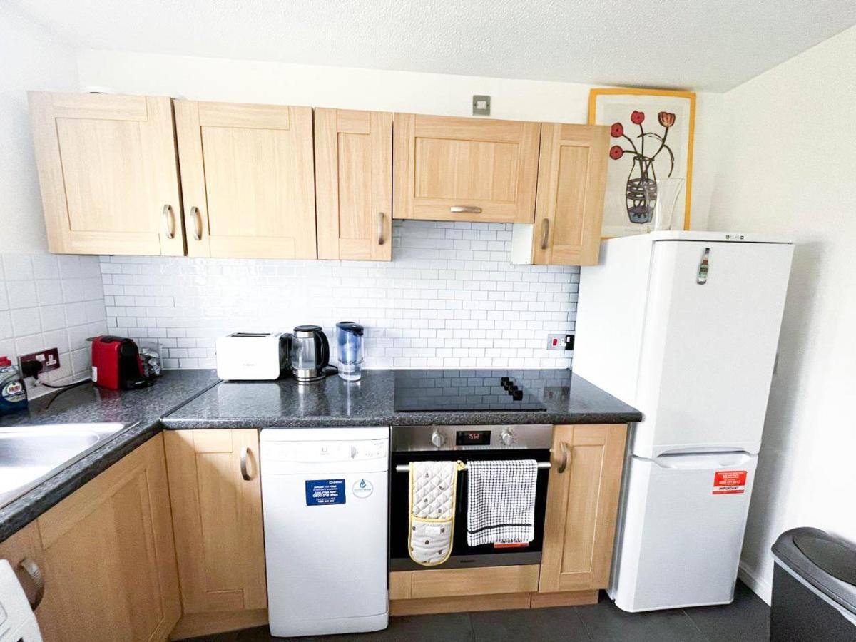Lovely 2 Bedroom Flat With Free Parking, Great Transport Links To Central London, The Excel Centre, Canary Wharf And The O2! מראה חיצוני תמונה