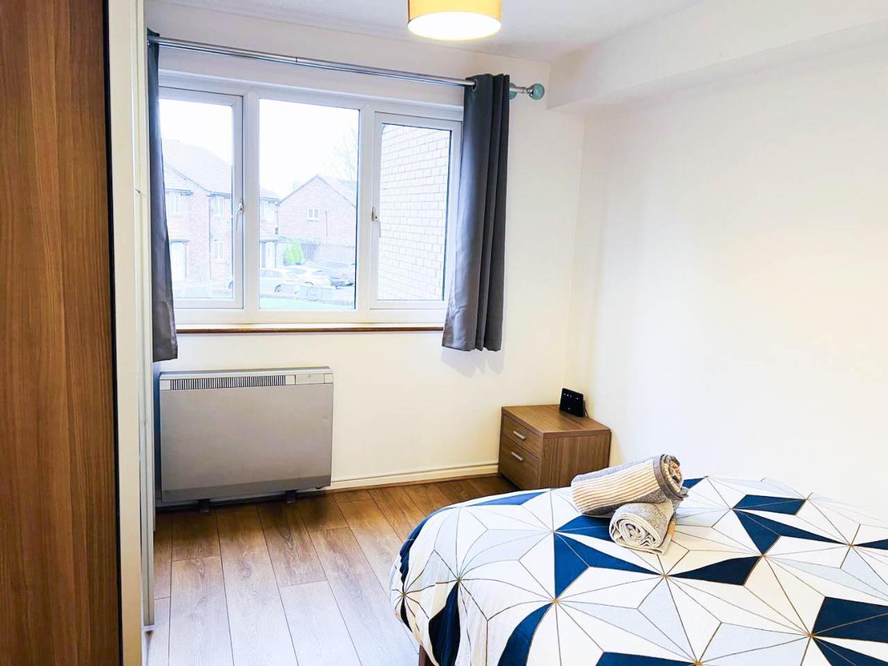 Lovely 2 Bedroom Flat With Free Parking, Great Transport Links To Central London, The Excel Centre, Canary Wharf And The O2! מראה חיצוני תמונה